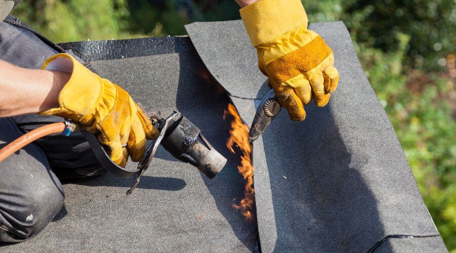 Professional gutter cleaning in Emmetsburg, IA